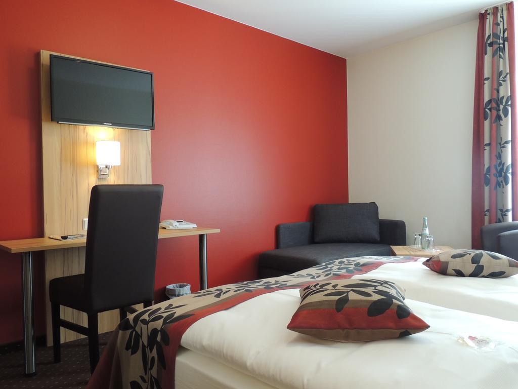 Sutter'S Landhaus Hotel Gensingen Habitación foto