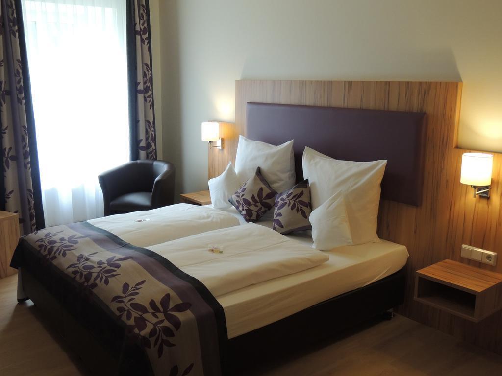 Sutter'S Landhaus Hotel Gensingen Habitación foto